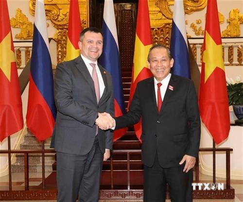 越俄两国政府副总理举行会晤